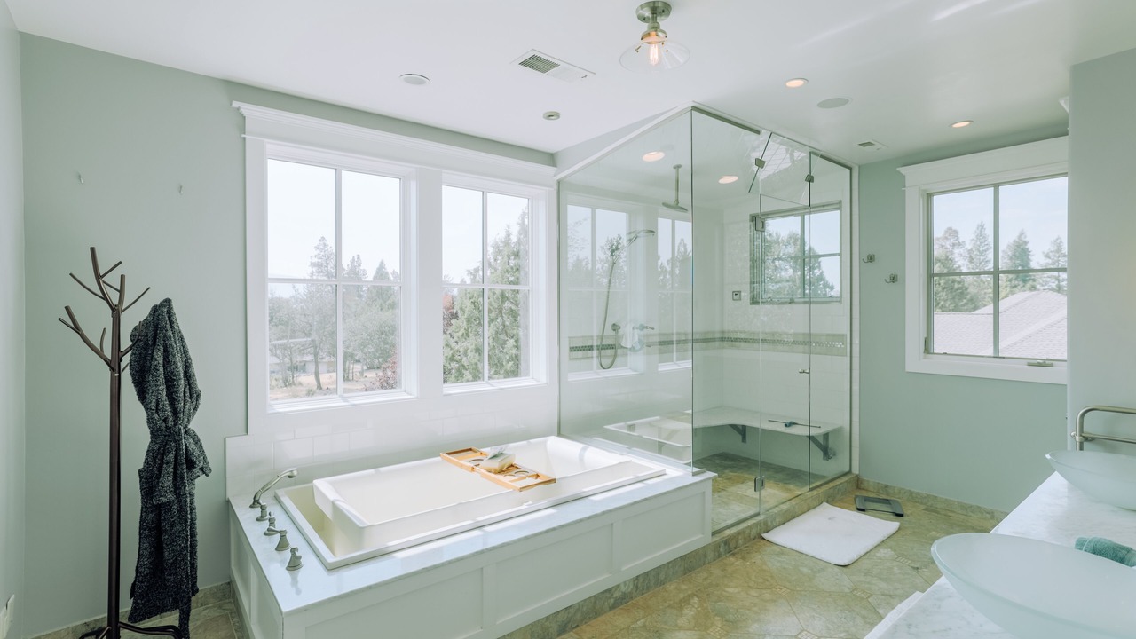 Photo of Bathroom in Klamath Falls