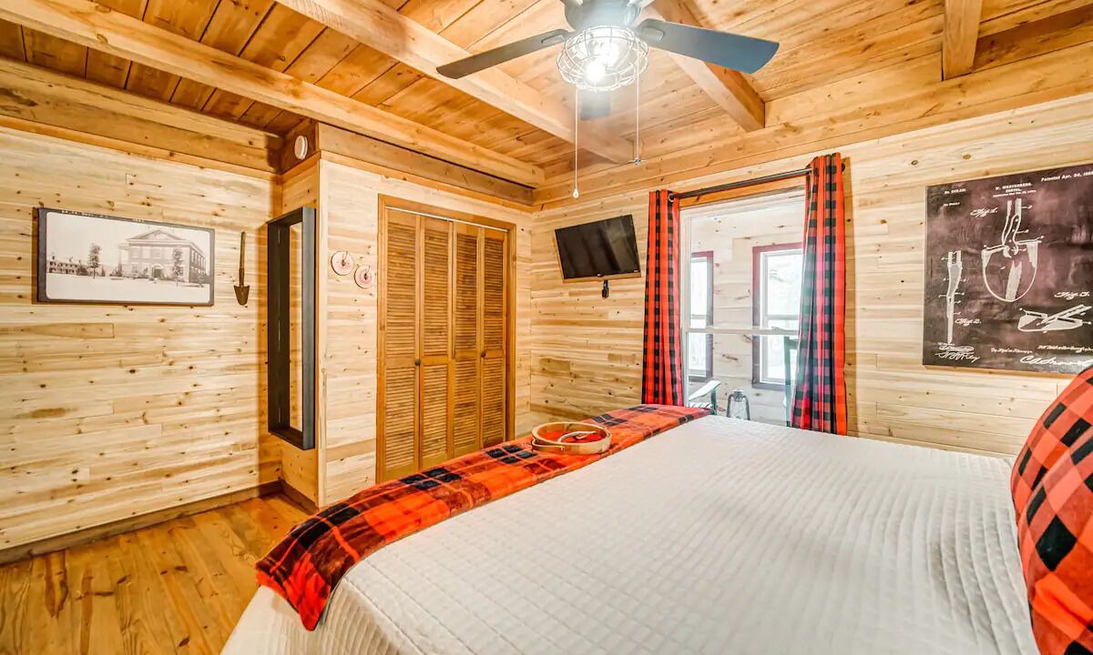 Photo of Bedroom in Dahlonega