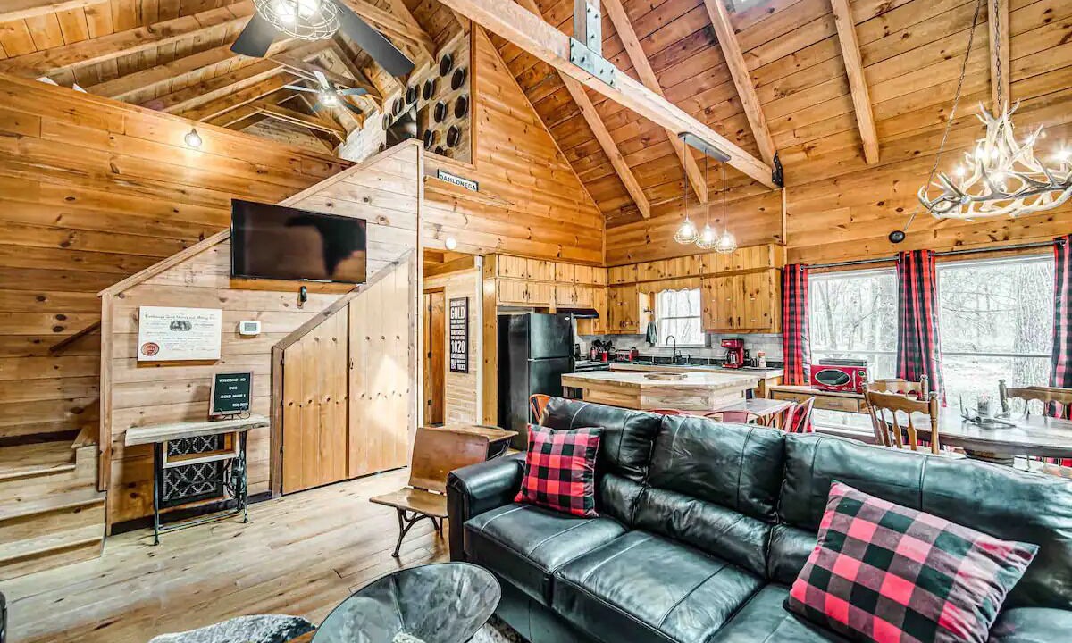 Photo of Livingroom in Dahlonega
