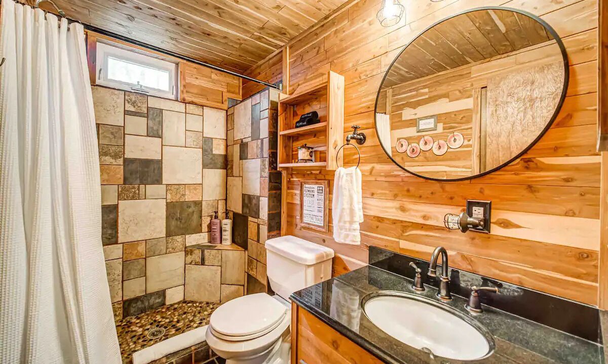 Photo of Bathroom in Dahlonega