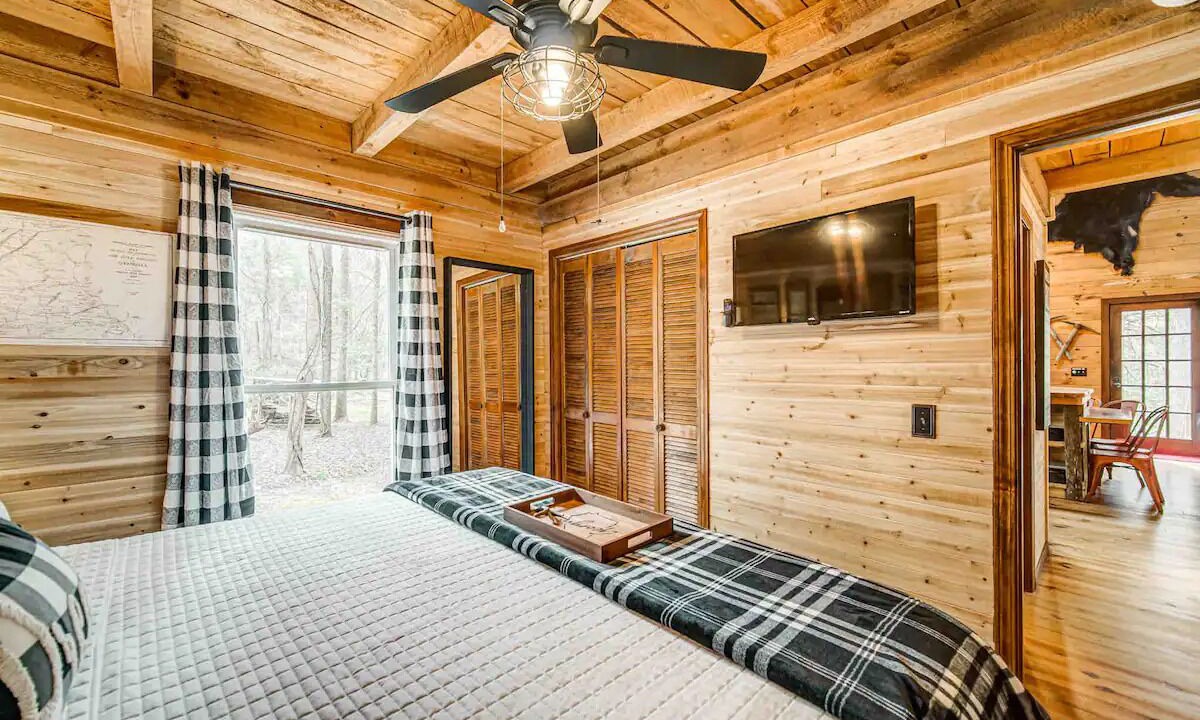 Photo of Bedroom in Dahlonega