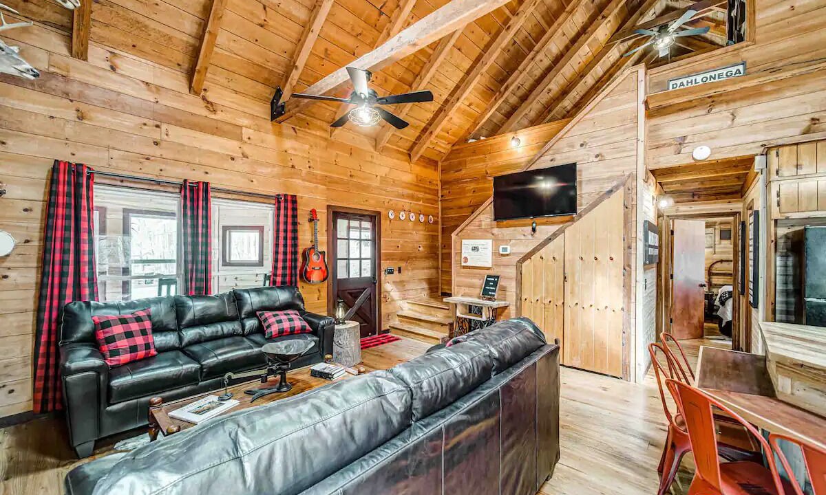 Photo of Livingroom in Dahlonega