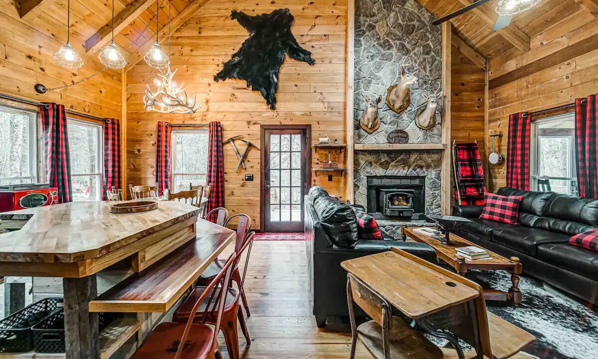 Photo of Livingroom in Dahlonega