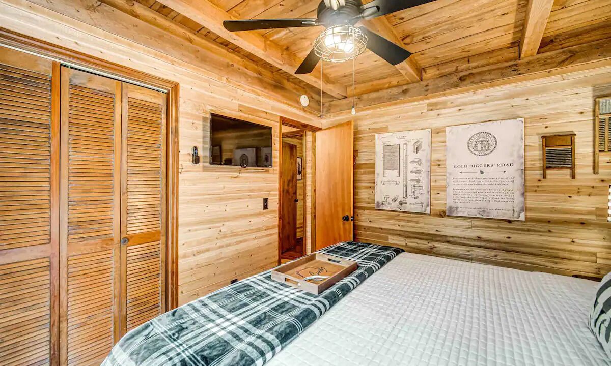 Photo of Bedroom in Dahlonega