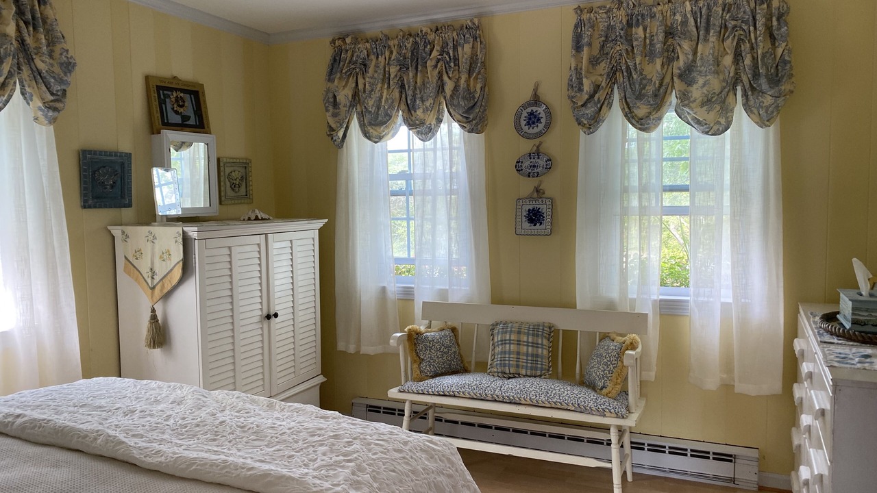 Photo of Bedroom in Tom Nevers