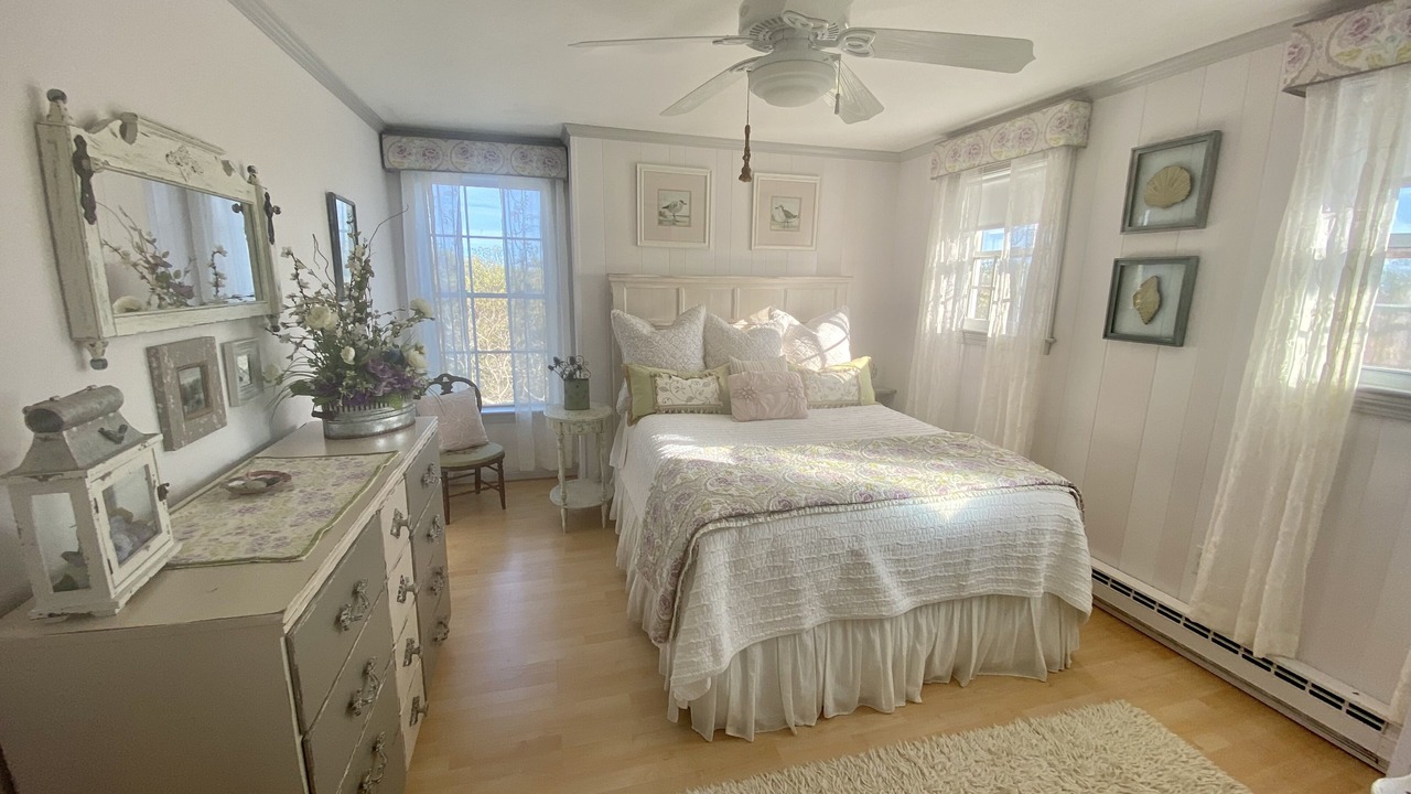 Photo of Bedroom in Tom Nevers