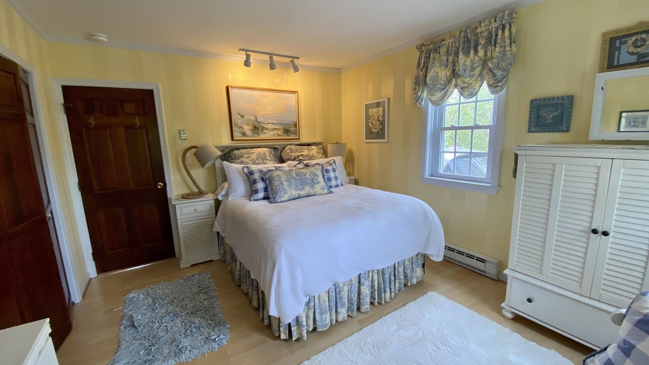 Photo of Bedroom in Tom Nevers