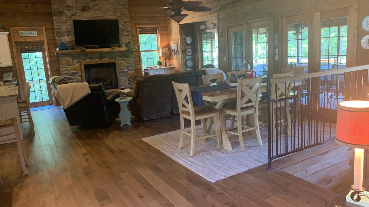 Photo of Livingroom in Falls of Rough