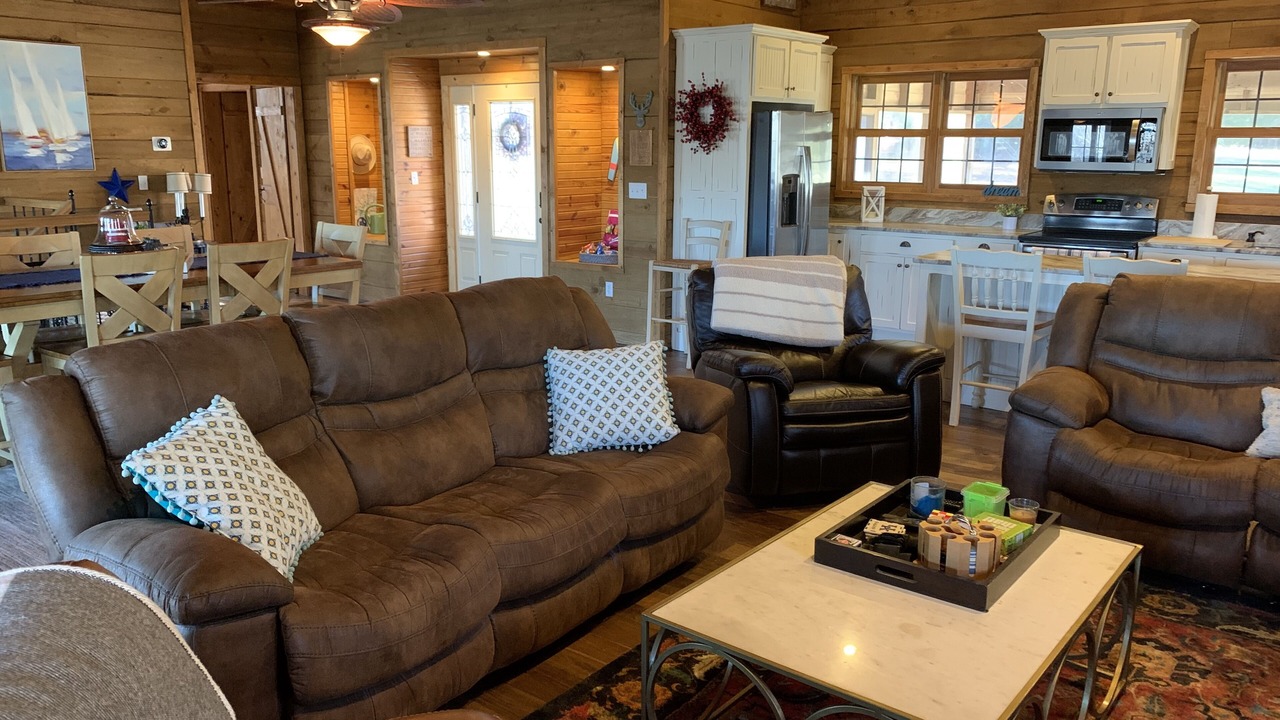 Photo of Livingroom in Falls of Rough