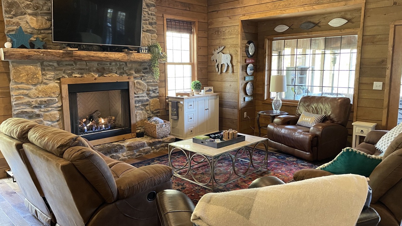 Photo of Livingroom in Falls of Rough