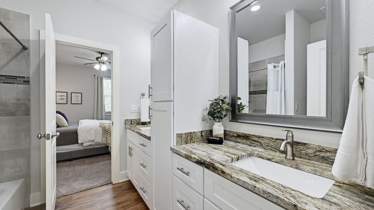 Photo of Bathroom in Point Venture