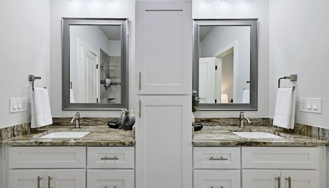 Photo of Bathroom in Point Venture