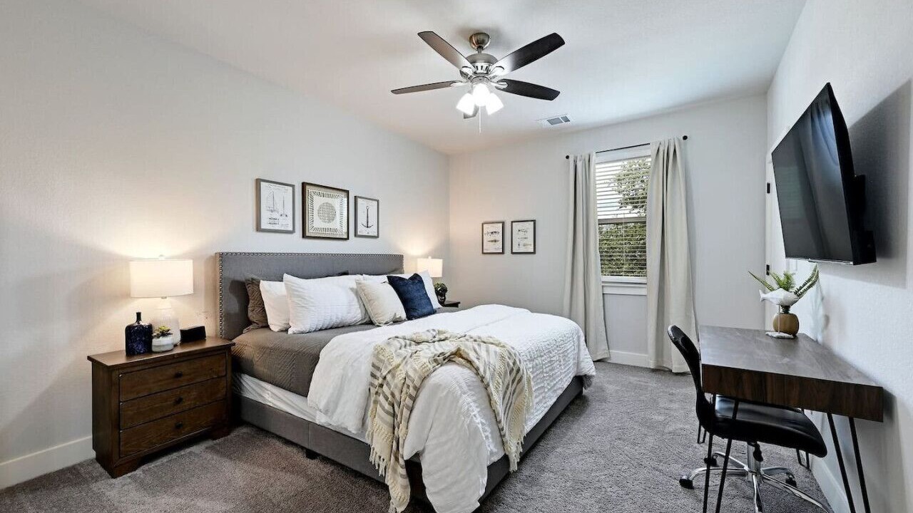 Photo of Bedroom in Point Venture