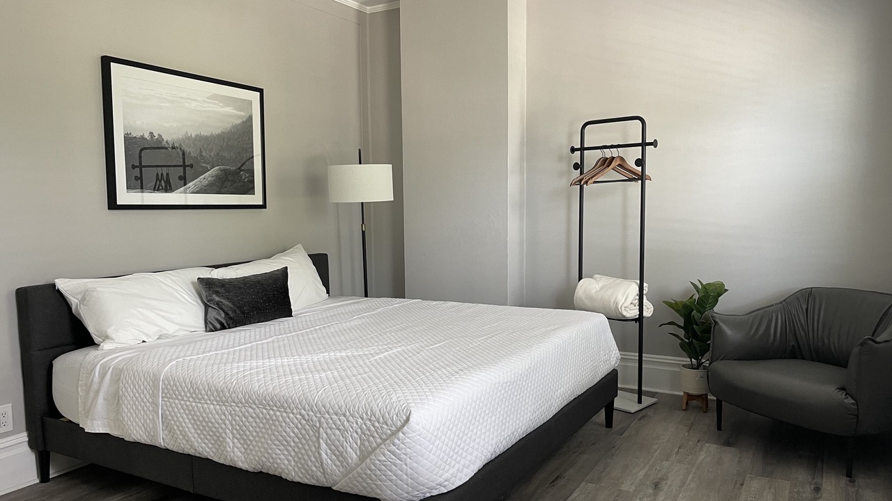 Photo of Bedroom in Downtown Niagara Falls