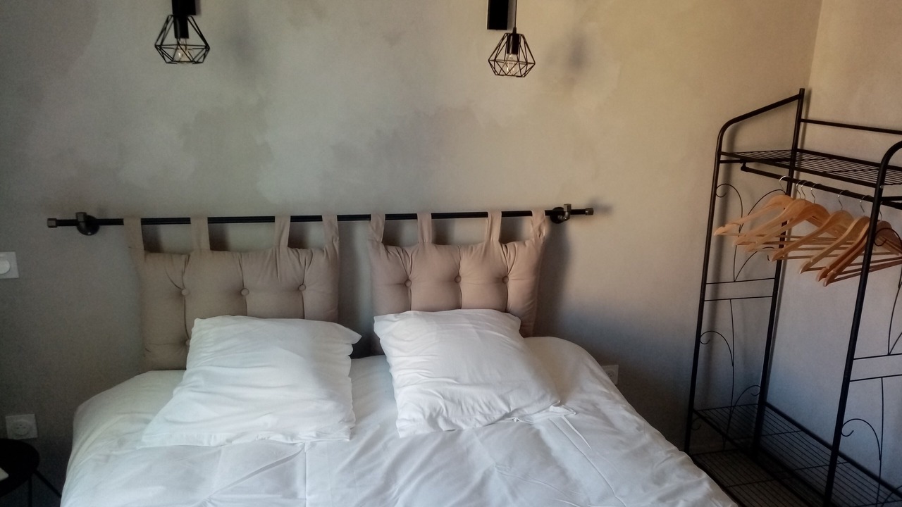 Photo of Bedroom in Montaren-et-Saint-Mediers