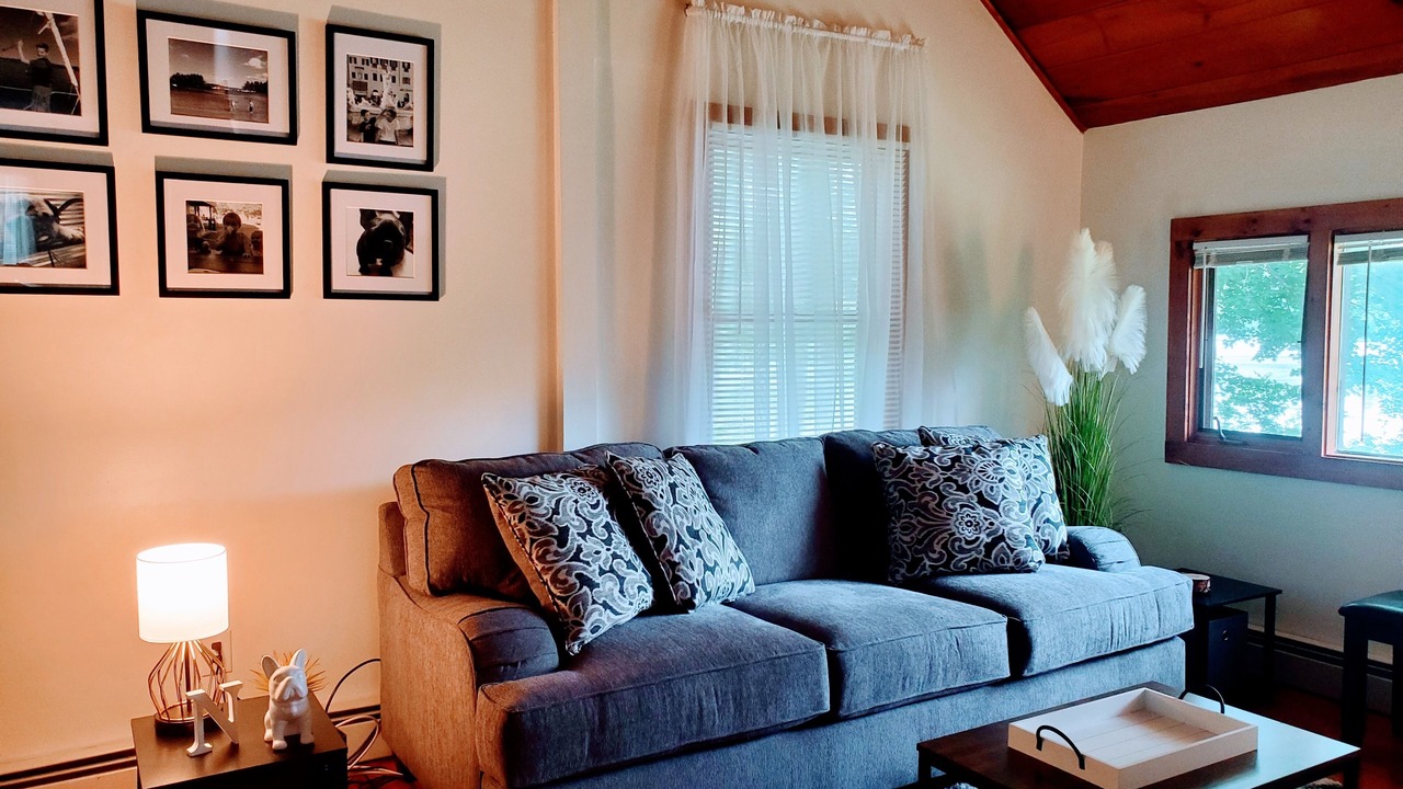 Photo of Livingroom in Epsom