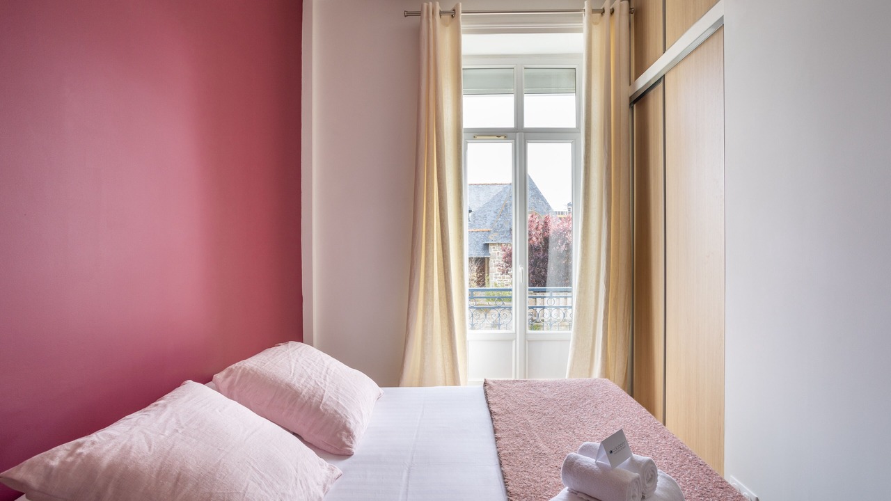 Photo of Bedroom in Saint-Servan