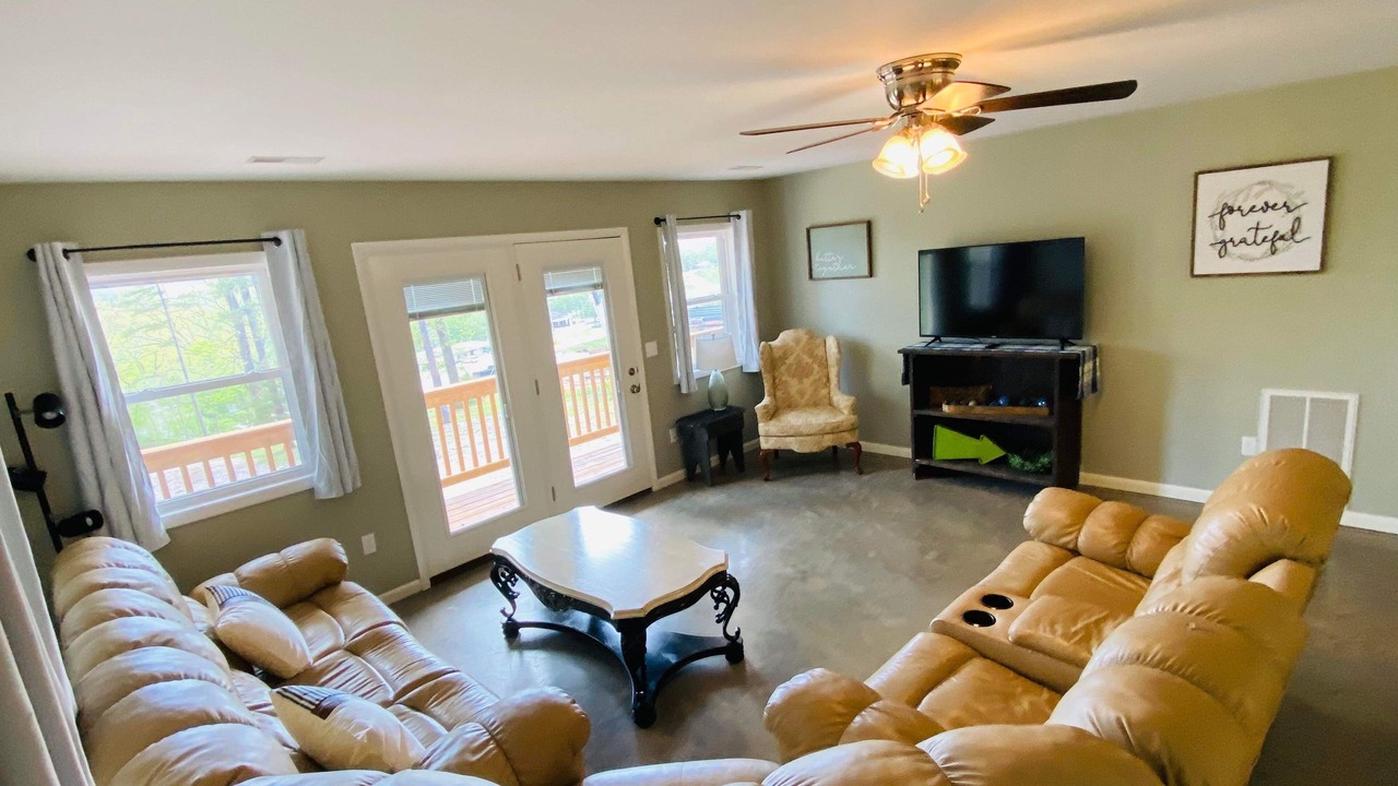 Photo of Livingroom in Van Buren
