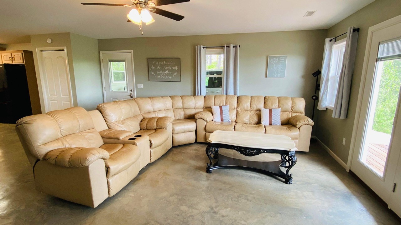 Photo of Livingroom in Van Buren