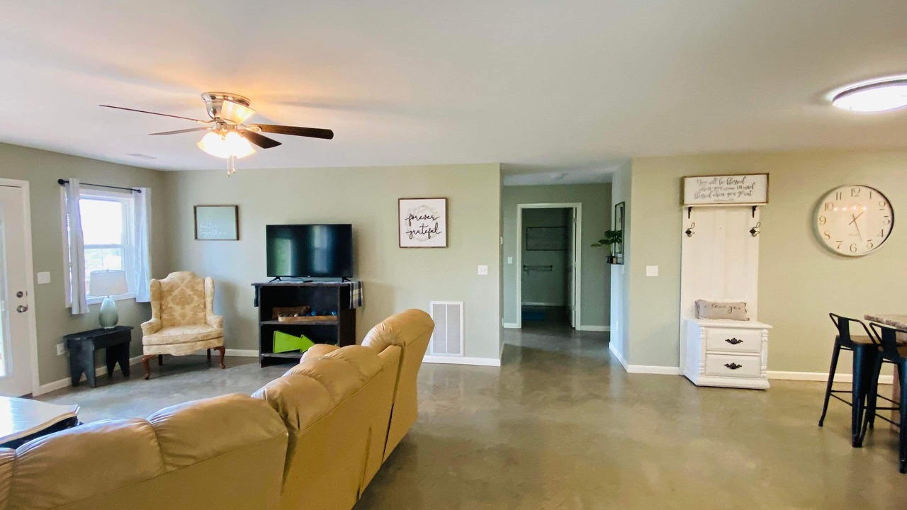 Photo of Livingroom in Van Buren