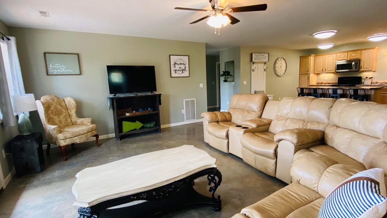 Photo of Livingroom in Van Buren