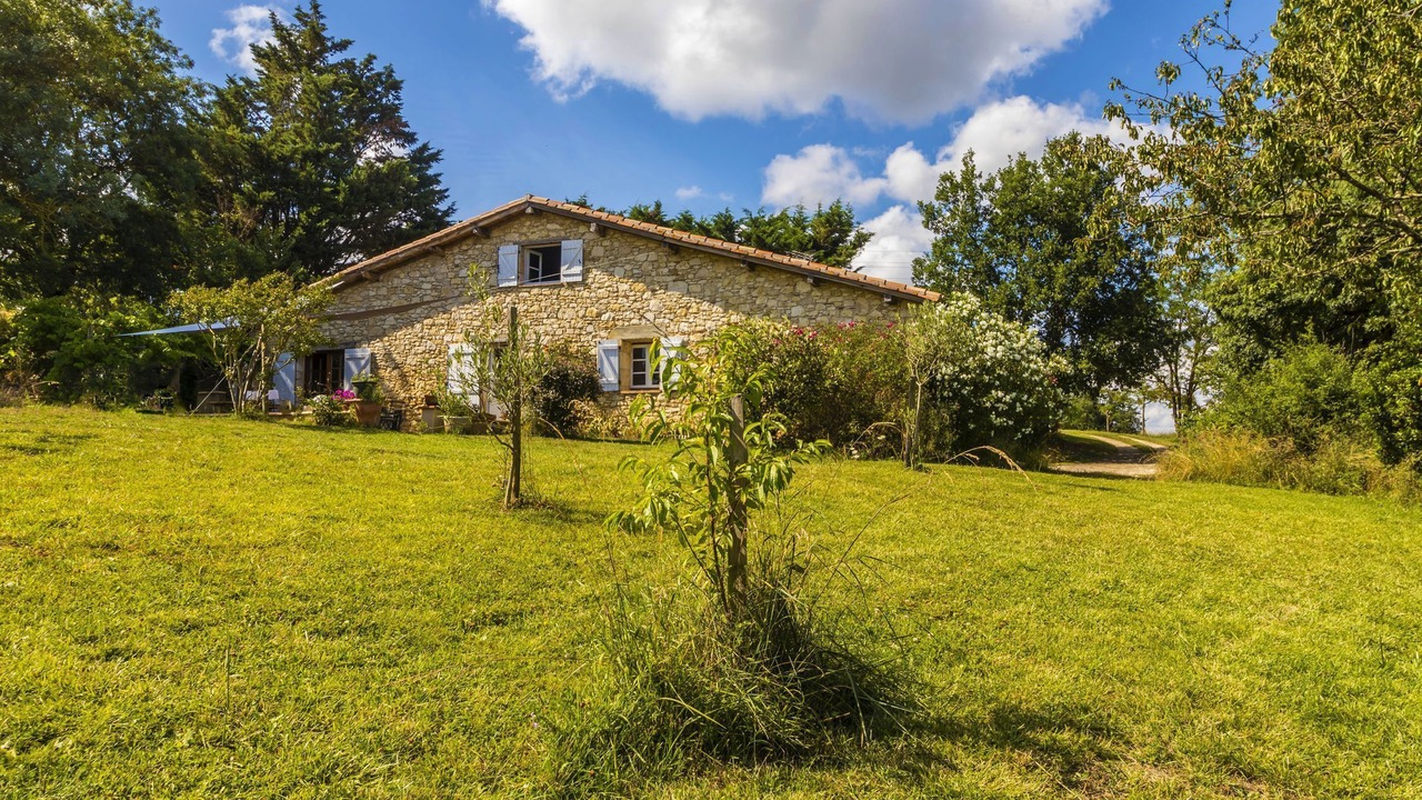 Photo of Outdoor in Touget