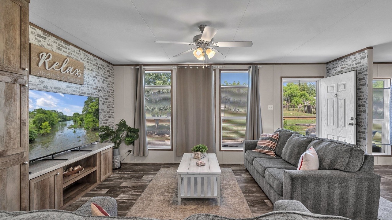 Photo of Livingroom in Converse
