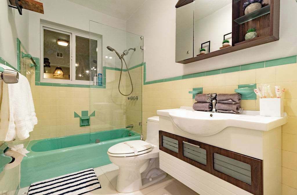 Photo of Bathroom in Golden Glades