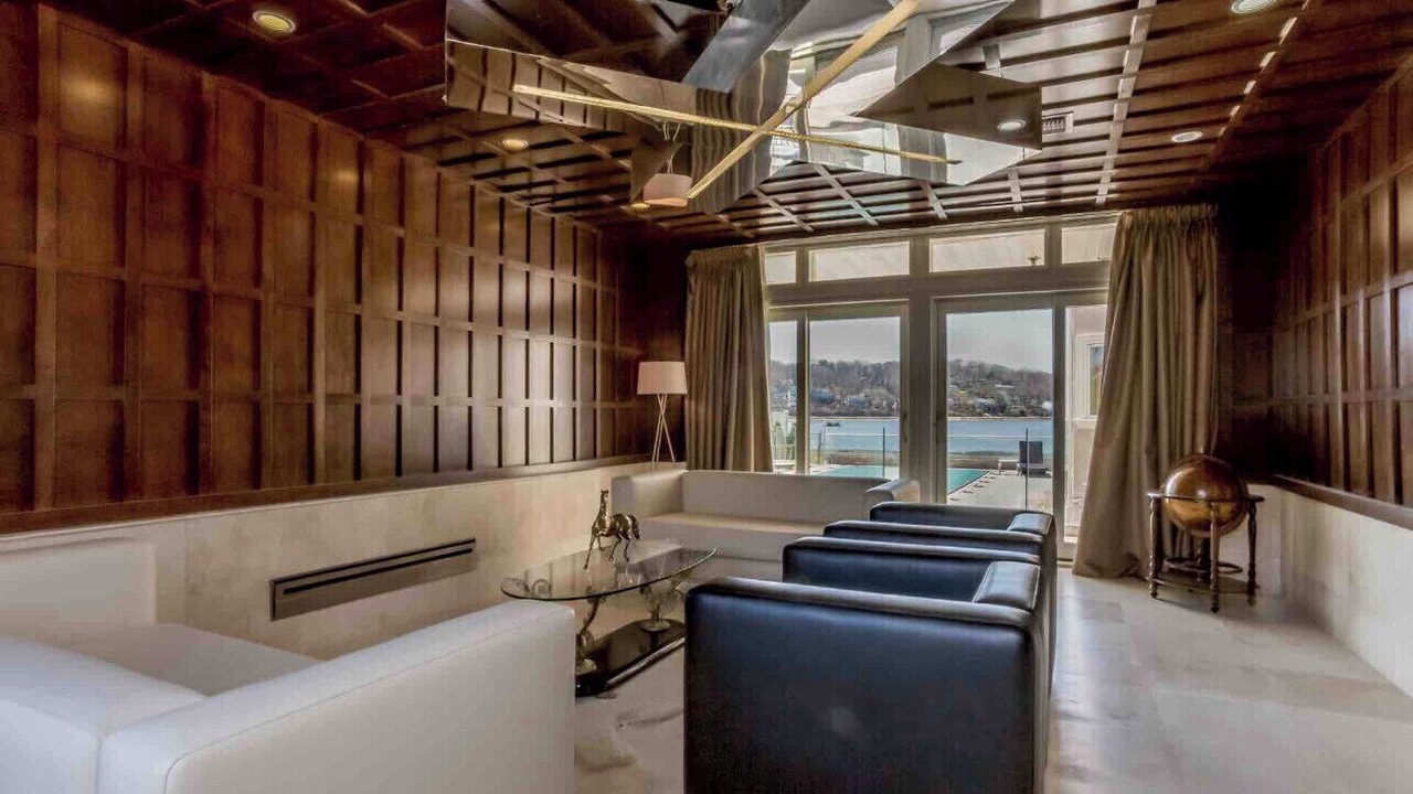 Photo of Livingroom in Bayville