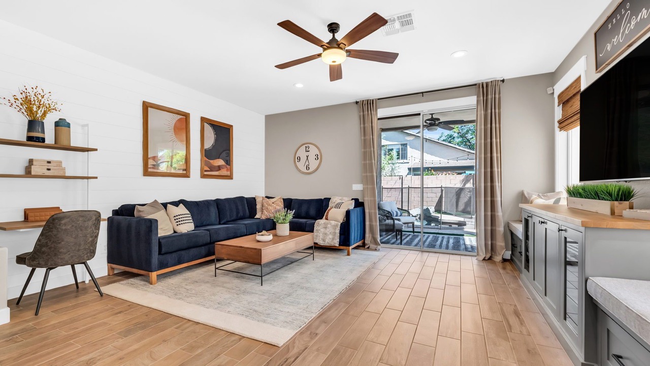 Photo of Livingroom in Higley Groves