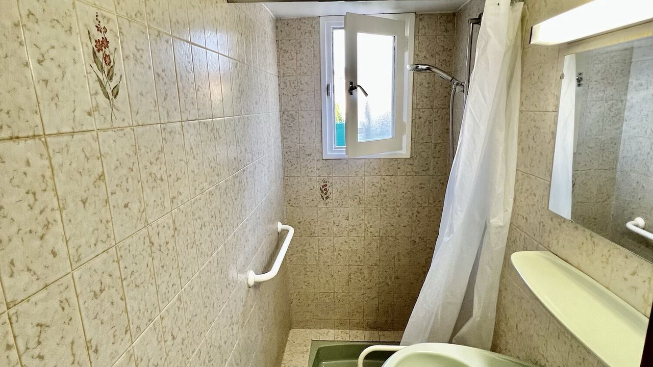 Photo of Bathroom in Saint-Genis