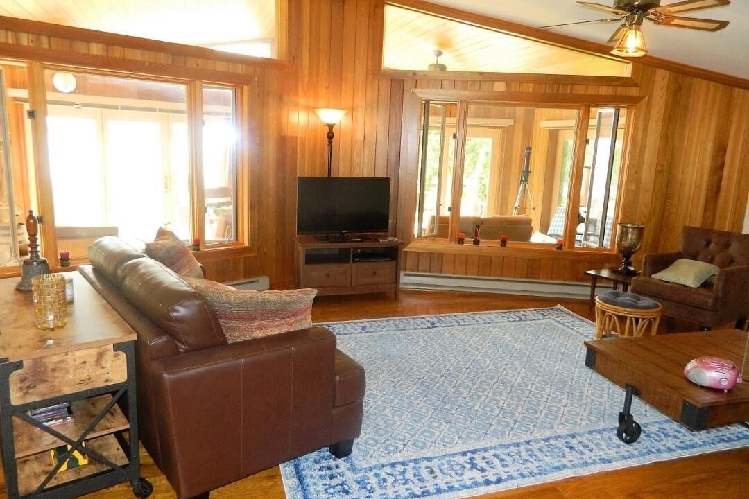 Photo of Livingroom in Brier Hill