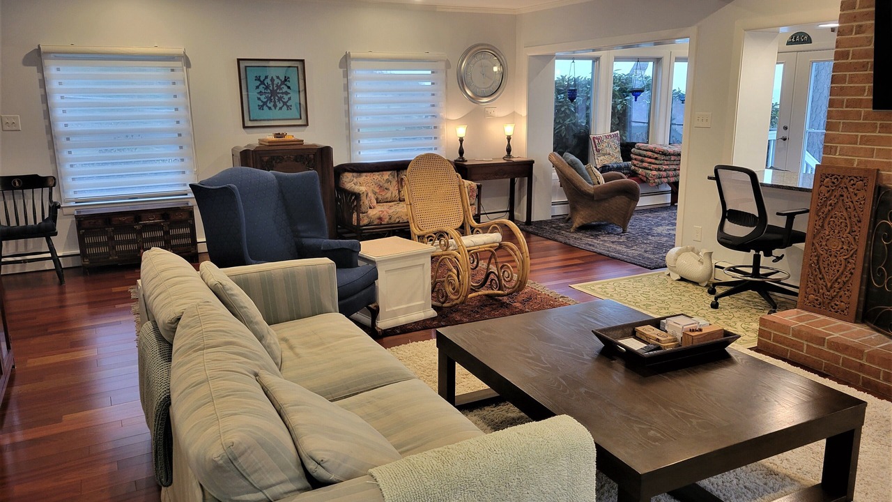 Photo of Livingroom in Calvert Beach-Long Beach