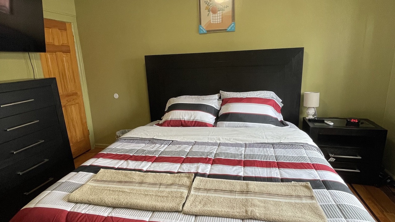 Photo of Bedroom in Ditmars Steinway