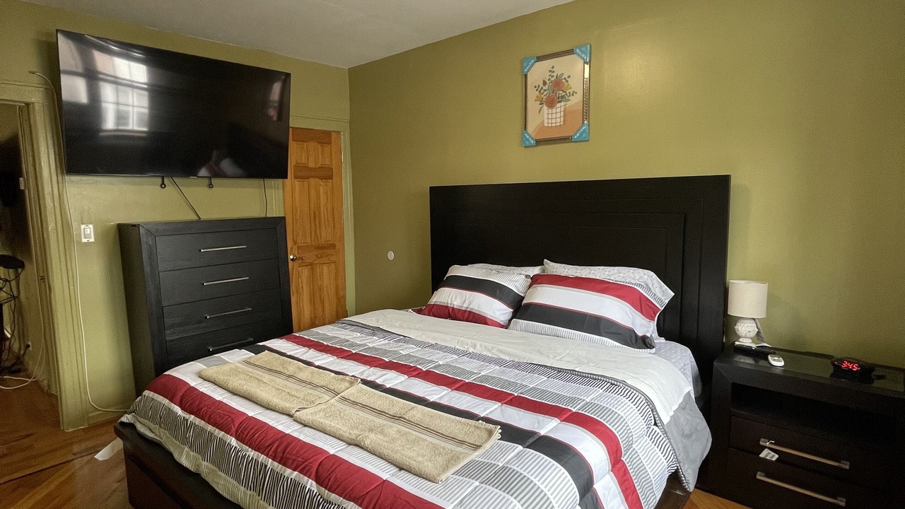 Photo of Bedroom in Ditmars Steinway