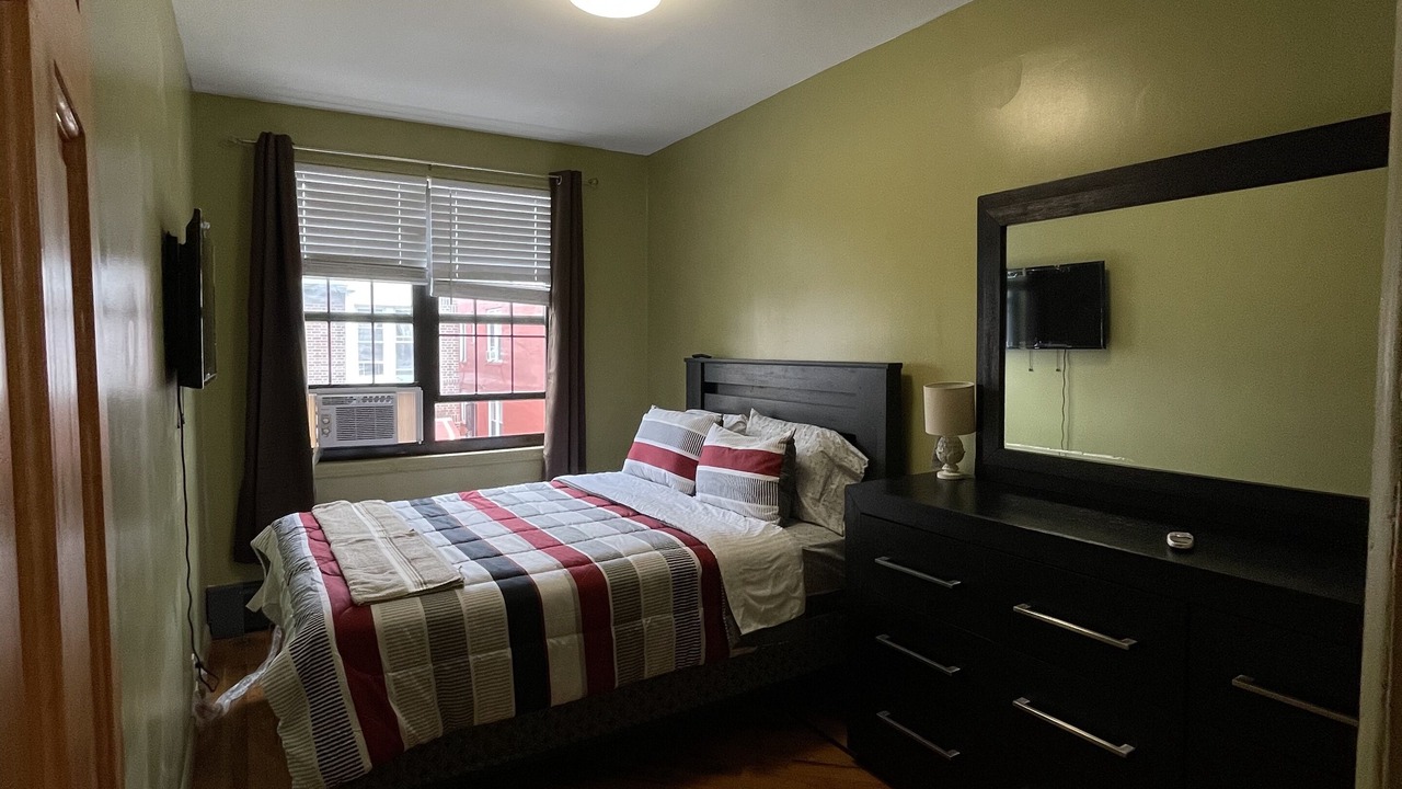 Photo of Bedroom in Ditmars Steinway