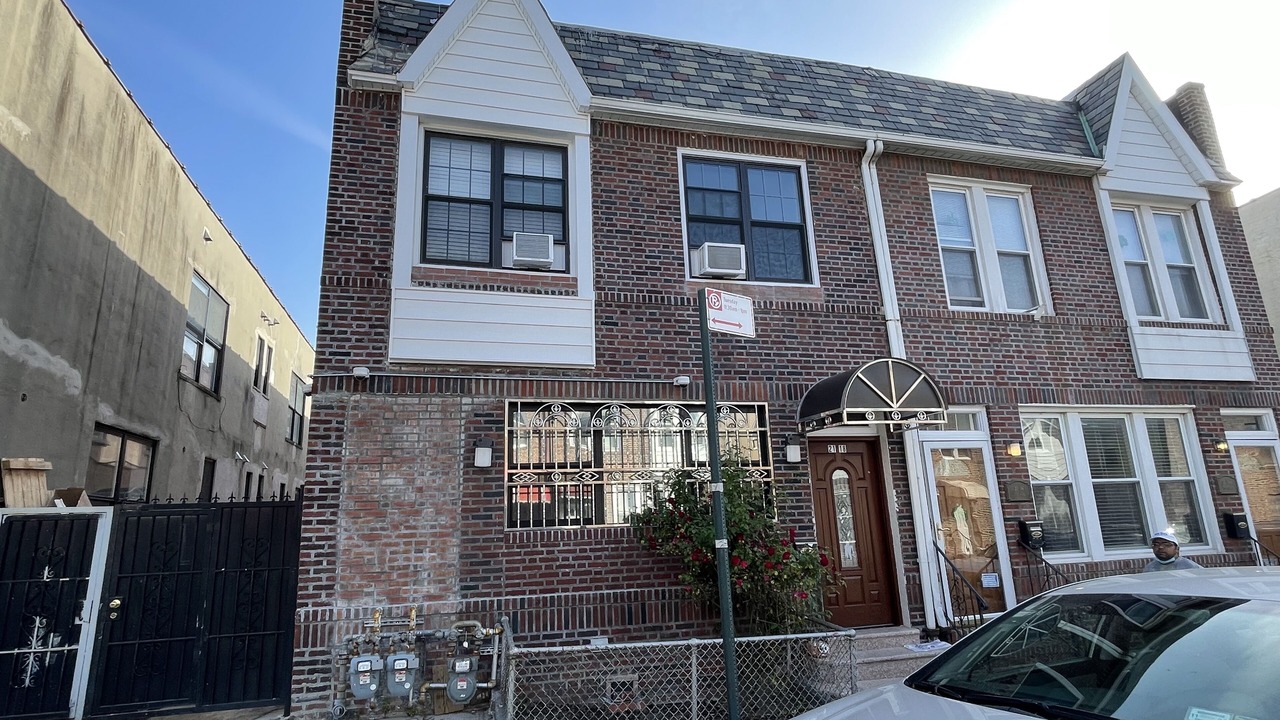 Photo of Outdoor in Ditmars Steinway