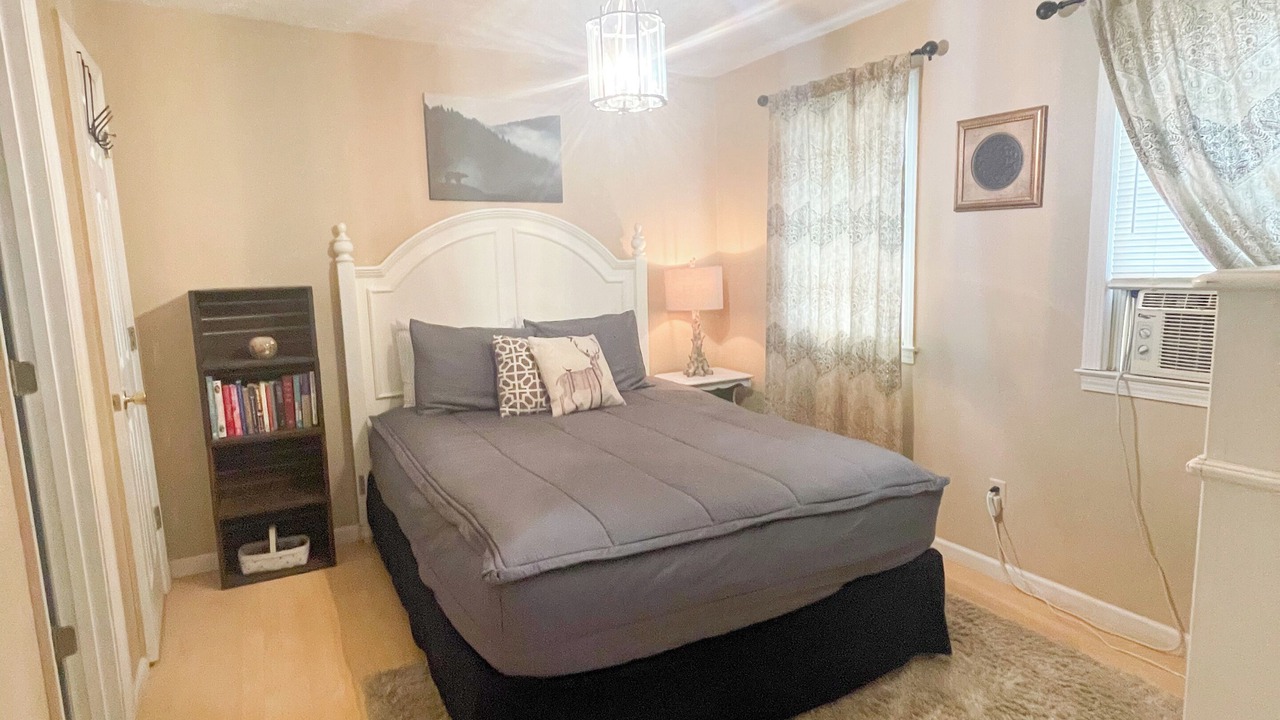 Photo of Bedroom in Hiawassee