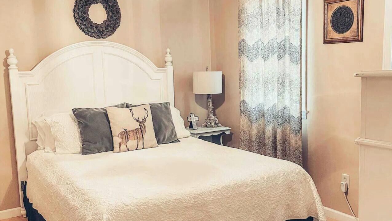 Photo of Bedroom in Hiawassee