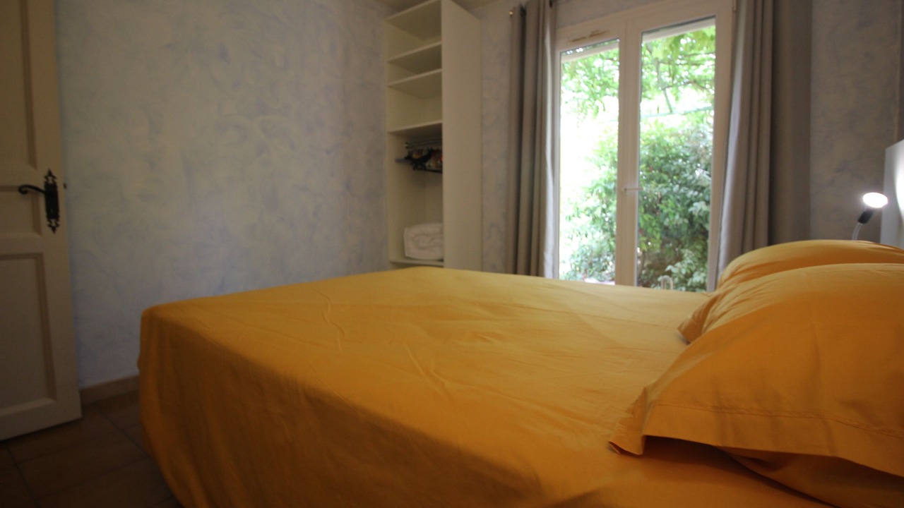 Photo of Bedroom in Flayosc