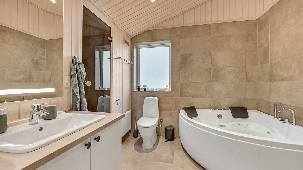 Photo of Bathroom in Henne