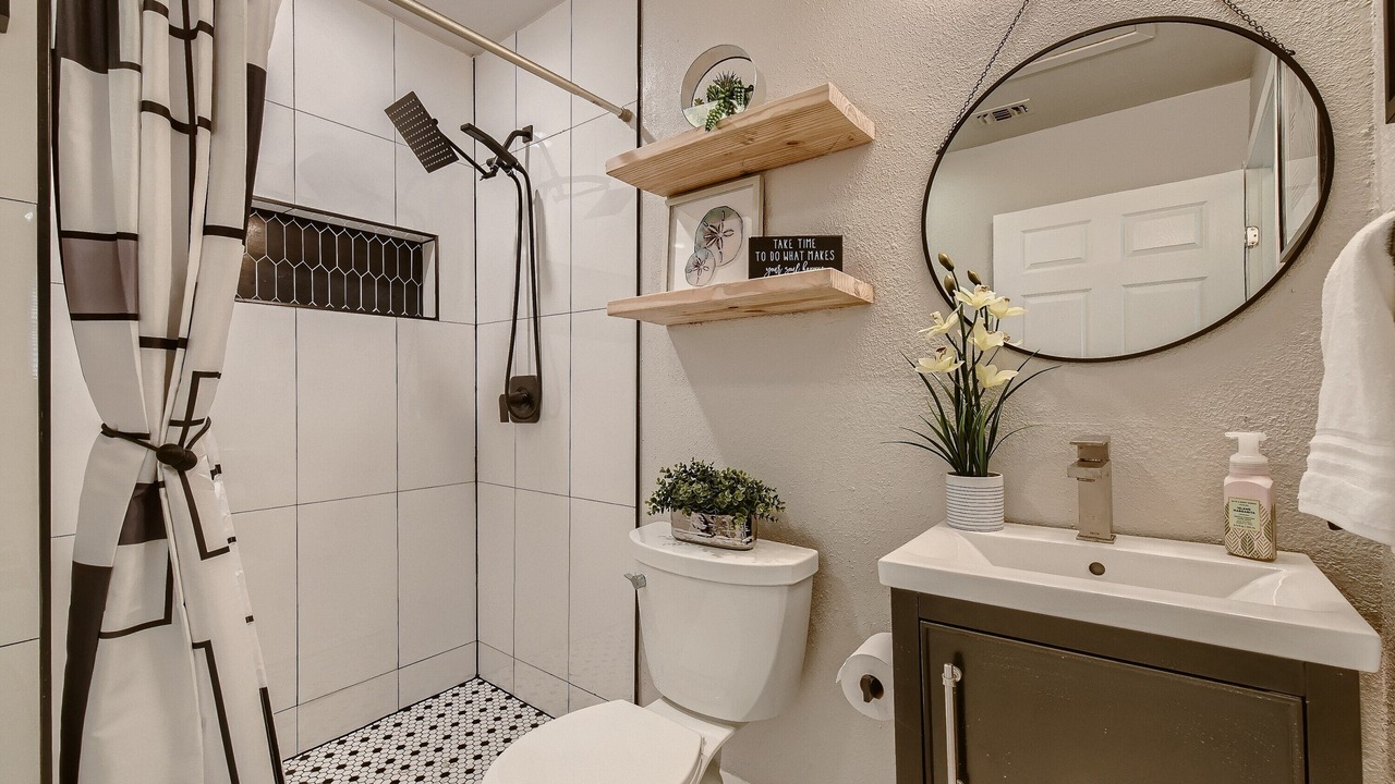 Photo of Bathroom in Government Hill