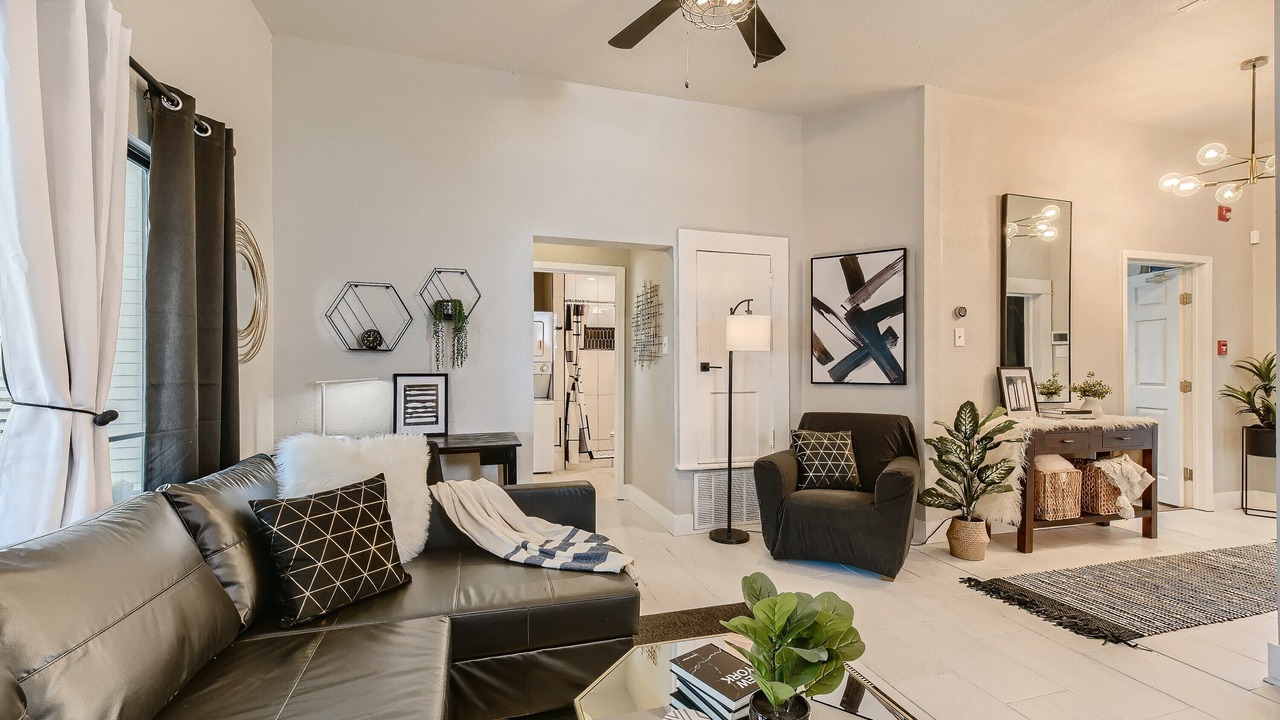 Photo of Livingroom in Government Hill