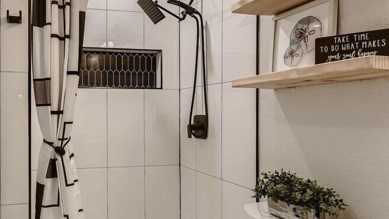Photo of Bathroom in Government Hill