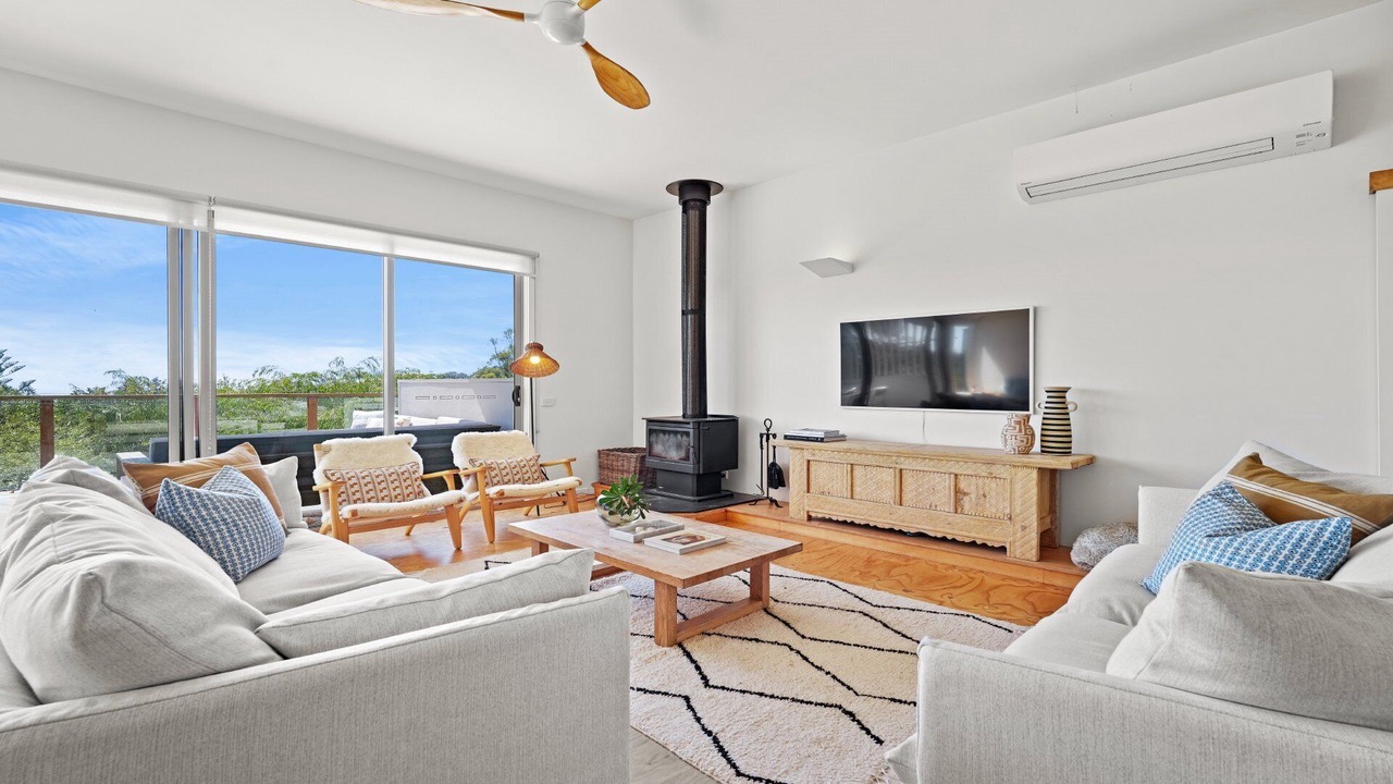 Photo of Livingroom in Macmasters Beach