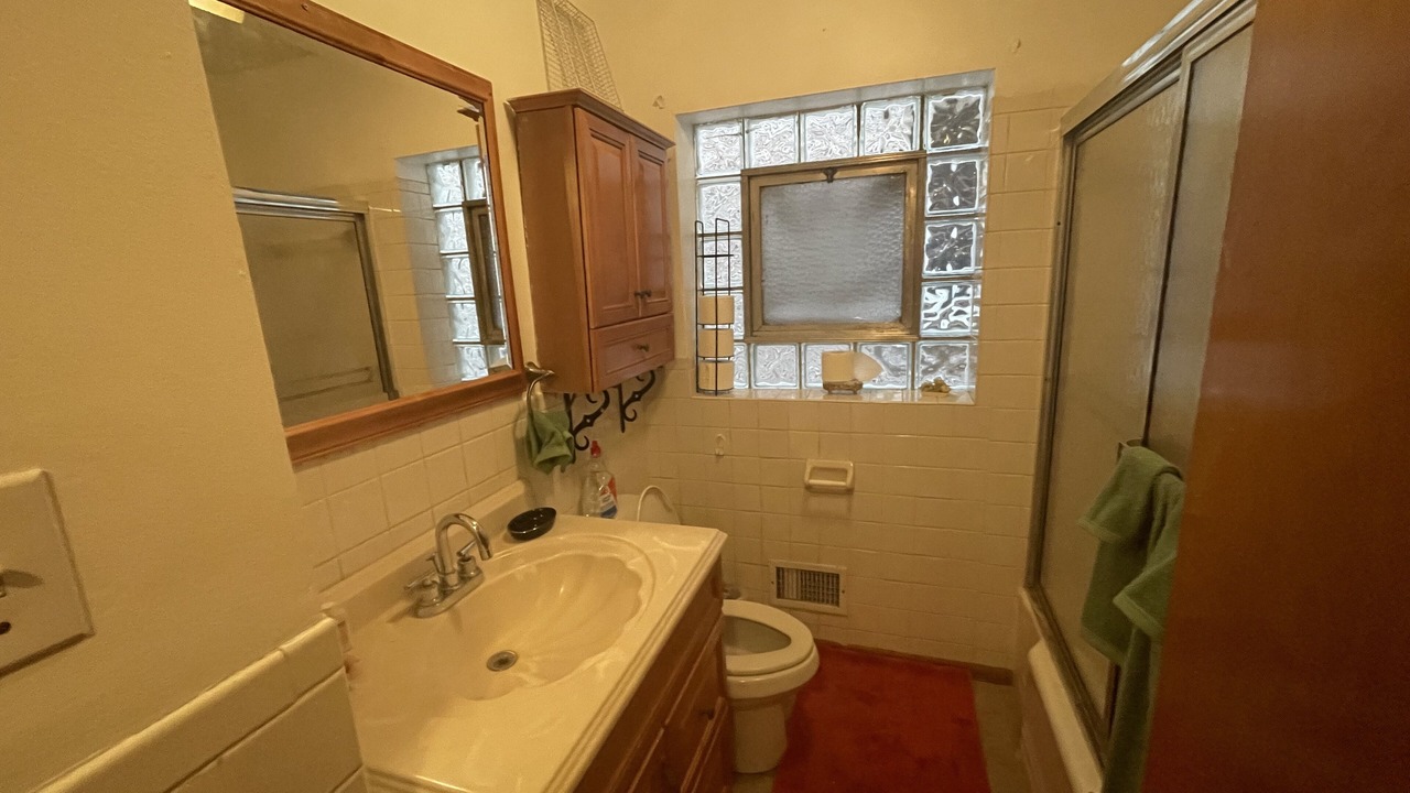 Photo of Bathroom in Ravenswood