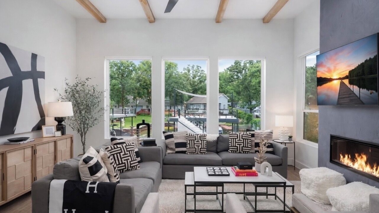 Photo of Livingroom in Carolyn Estates