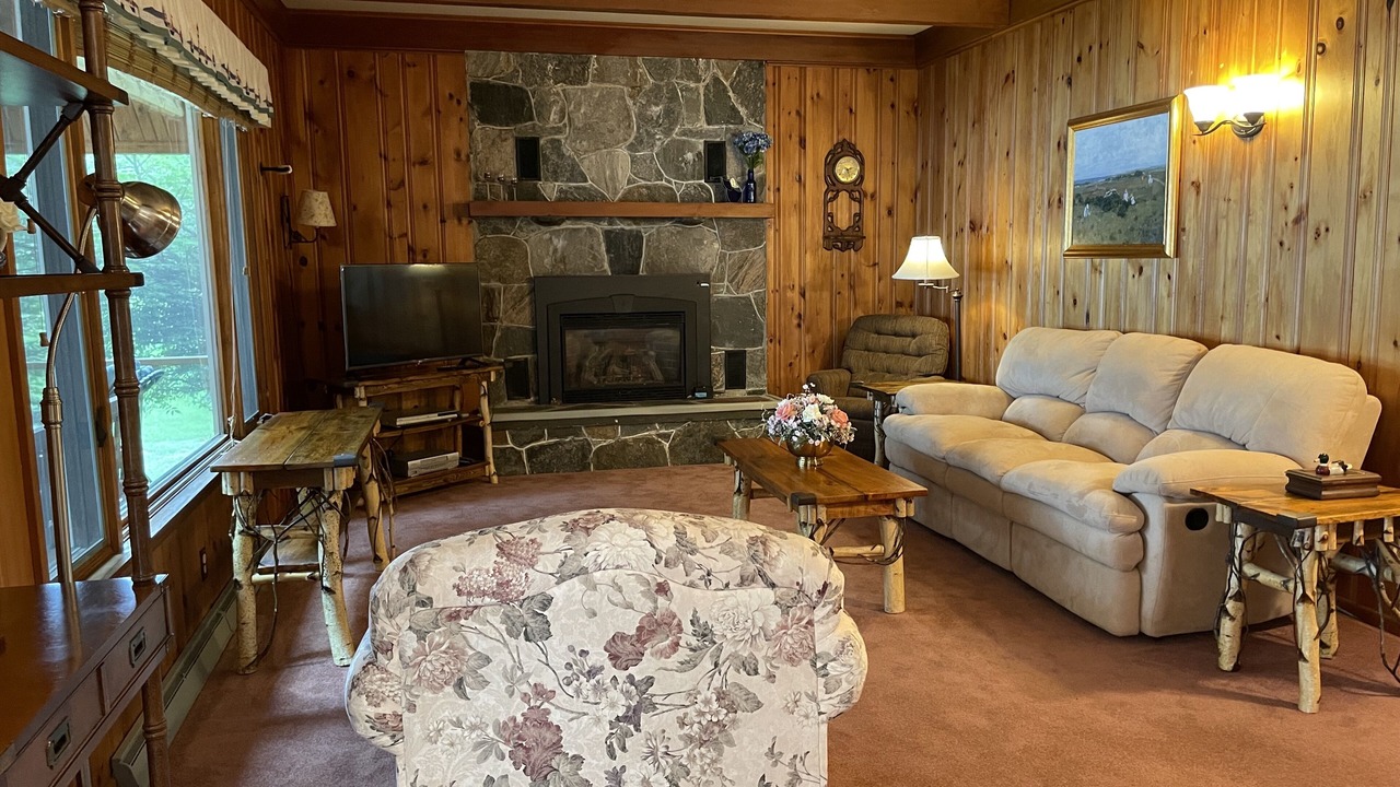 Photo of Livingroom in Northville