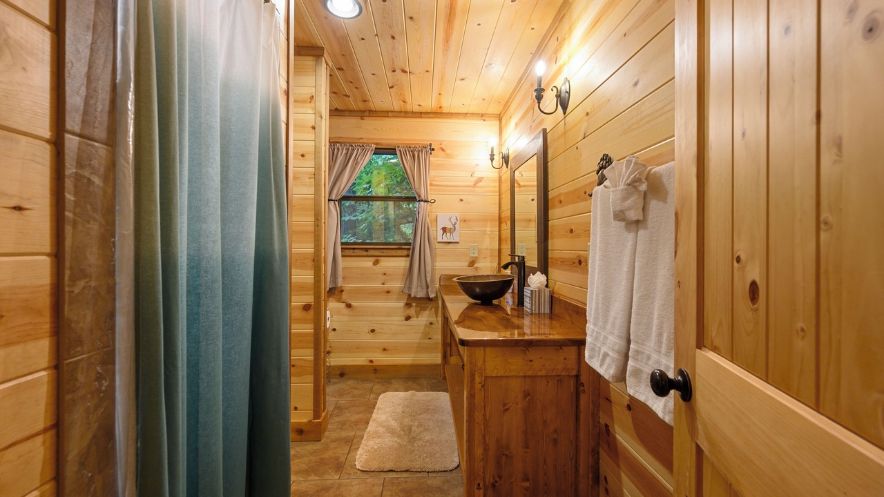Photo of Bathroom in Broken Bow