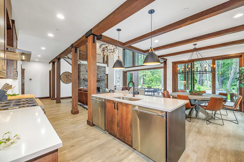 Photo of Others in Roslyn